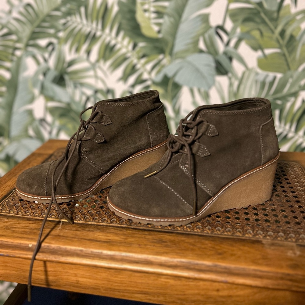 Toms Wedge Suede Boots
